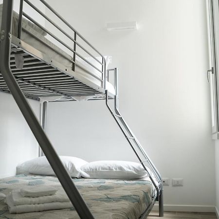 Piazza XX Settembre - Feel The Centre Apartment Lecco Bagian luar foto