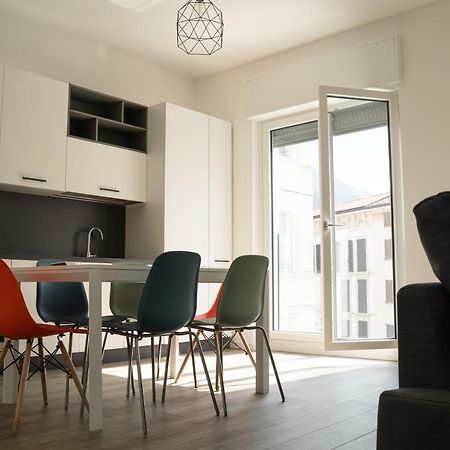Piazza XX Settembre - Feel The Centre Apartment Lecco Bagian luar foto