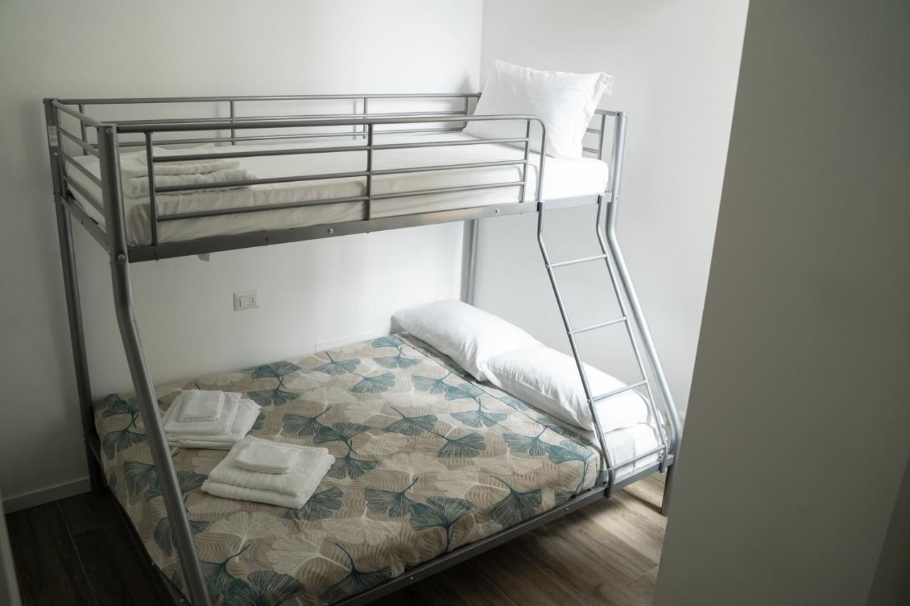 Piazza XX Settembre - Feel The Centre Apartment Lecco Bagian luar foto