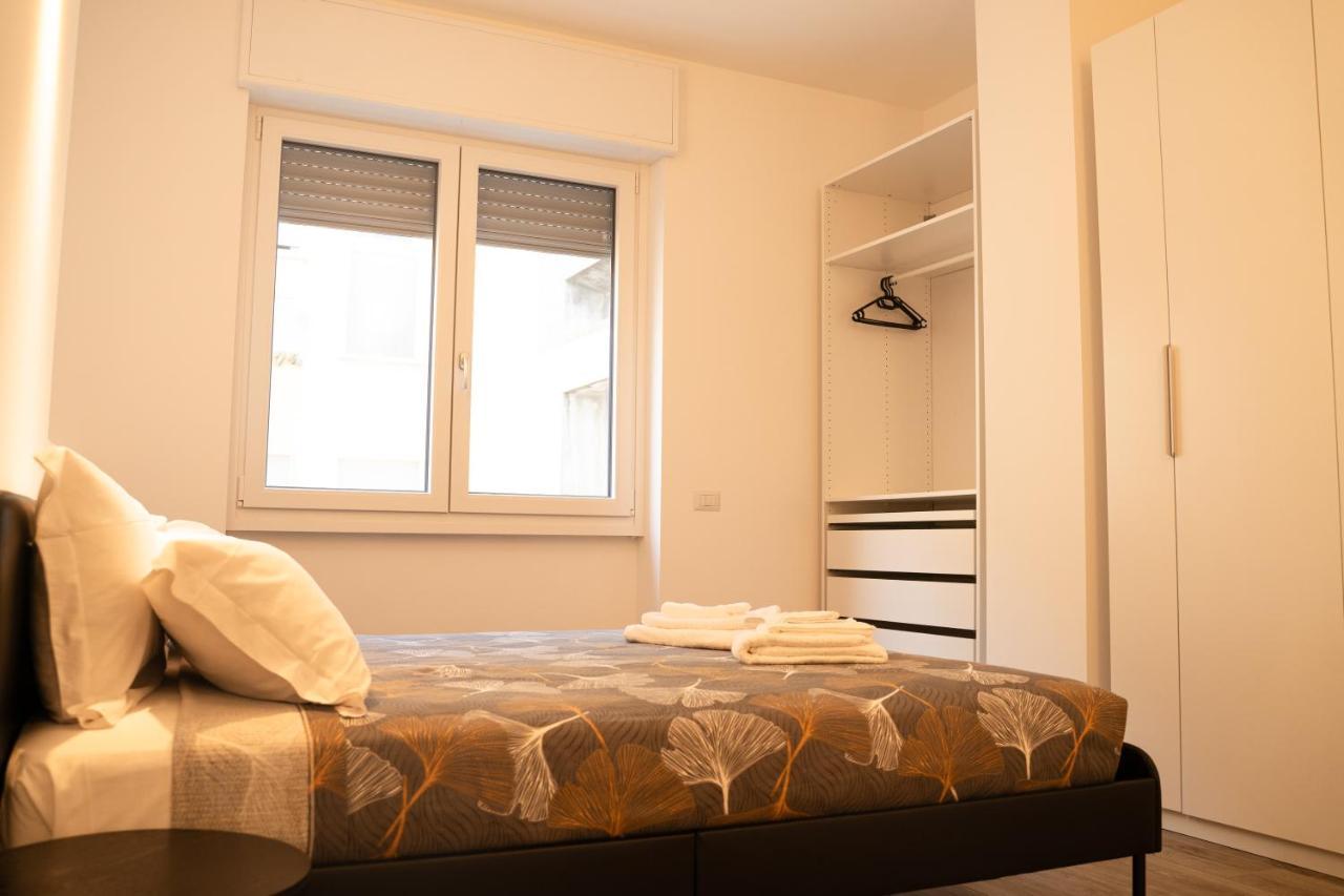 Piazza XX Settembre - Feel The Centre Apartment Lecco Bagian luar foto