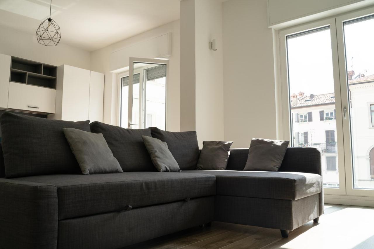Piazza XX Settembre - Feel The Centre Apartment Lecco Bagian luar foto